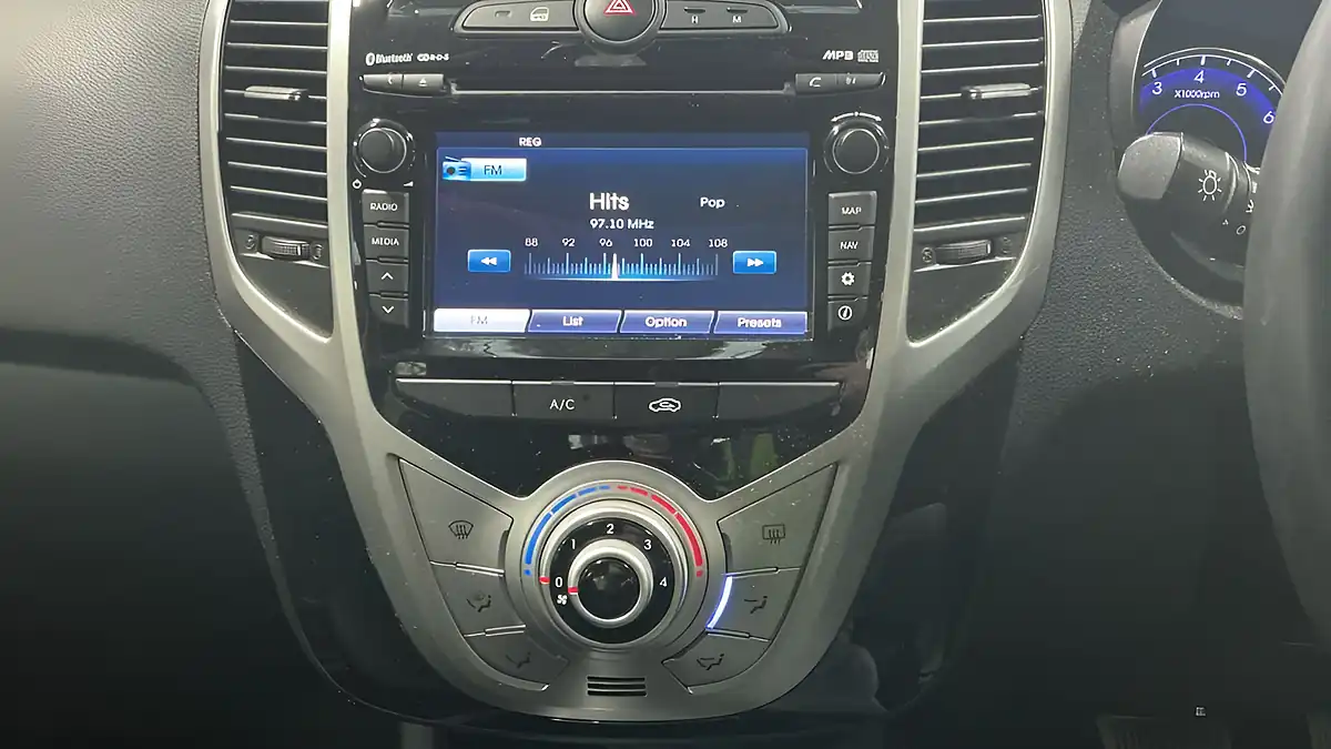 Used 2019 Hyundai Ix20 Se Nav Grey - Interior and Exterior details 9