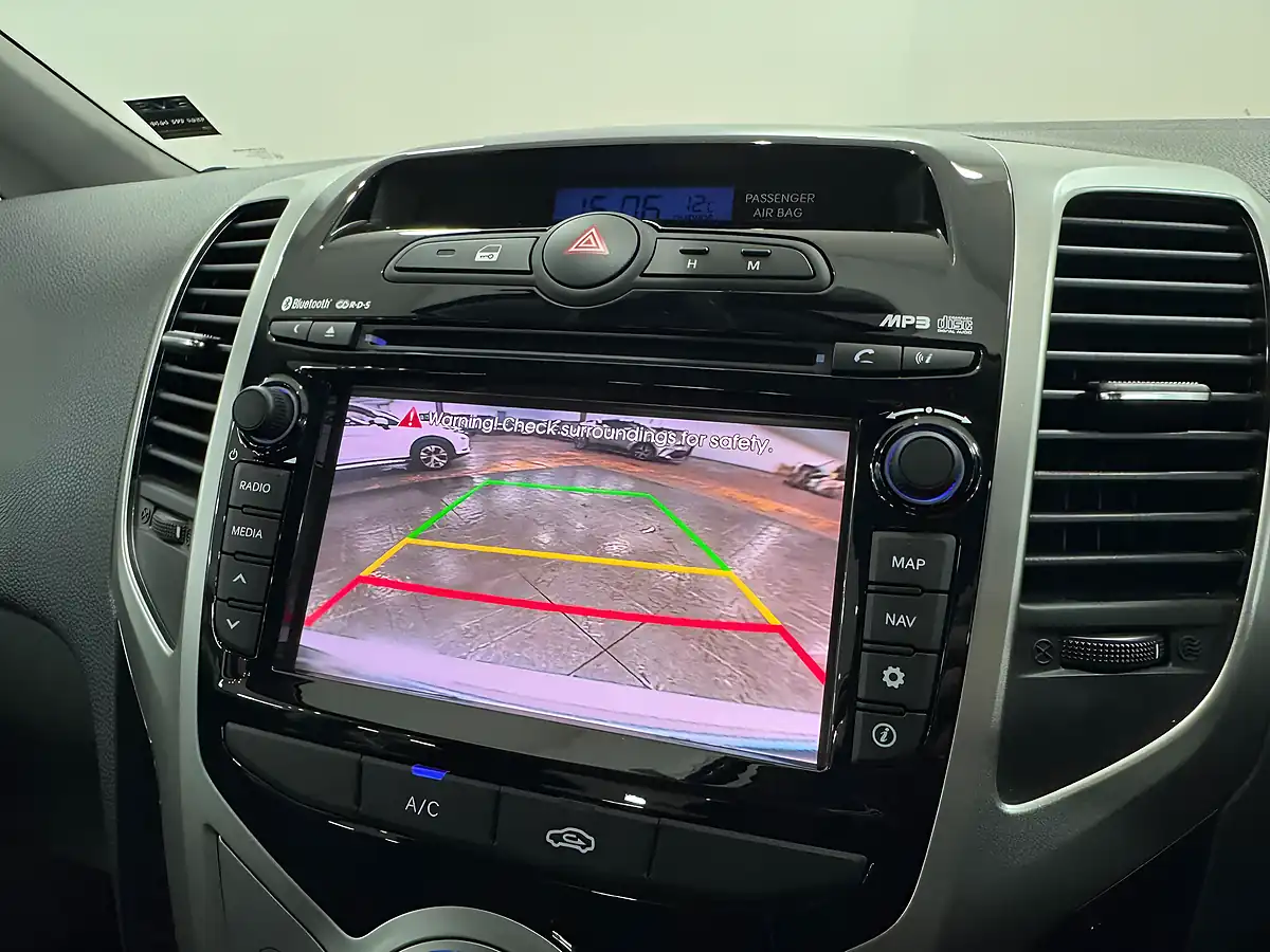 Used 2019 Hyundai IX20 Se Nav Silver - Interior and Exterior details 13