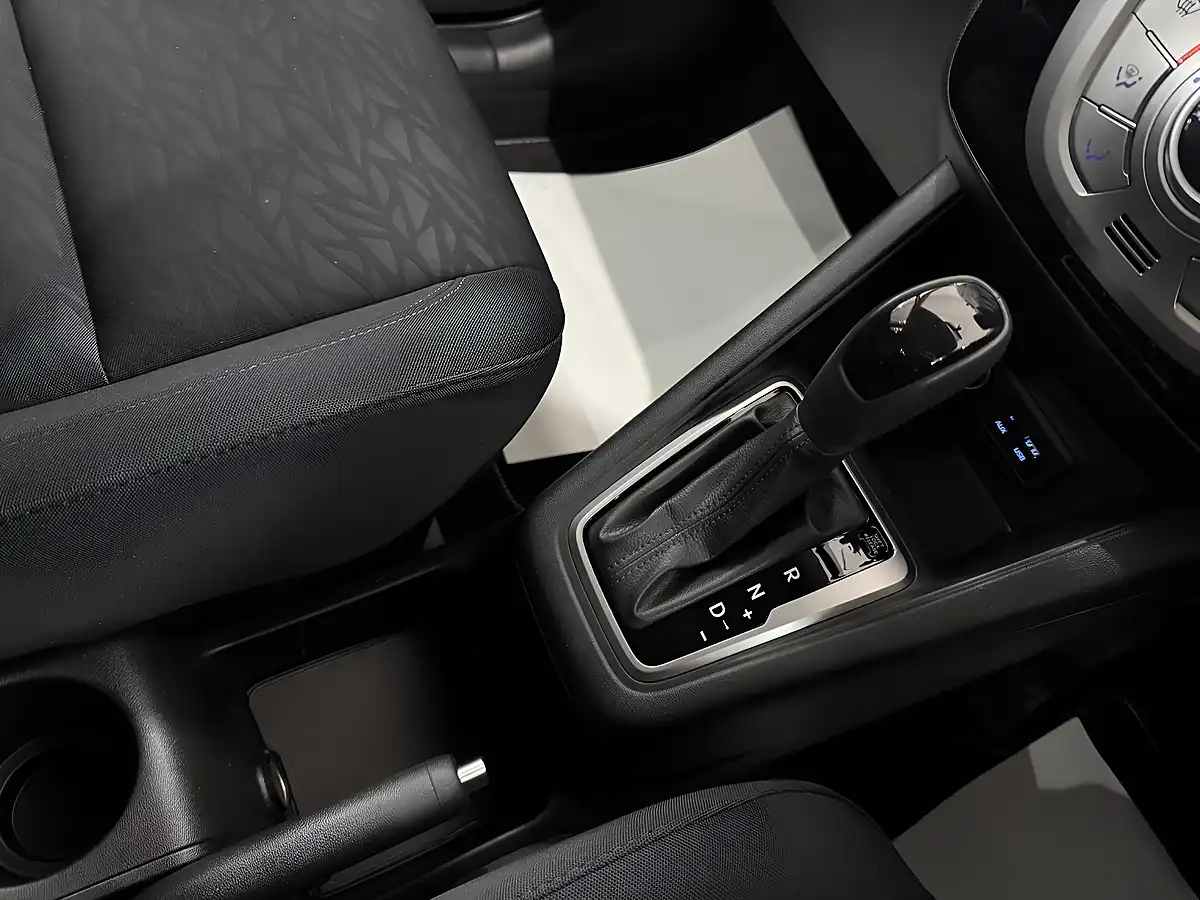 Used 2019 Hyundai IX20 Se Nav Silver - Interior and Exterior details 14