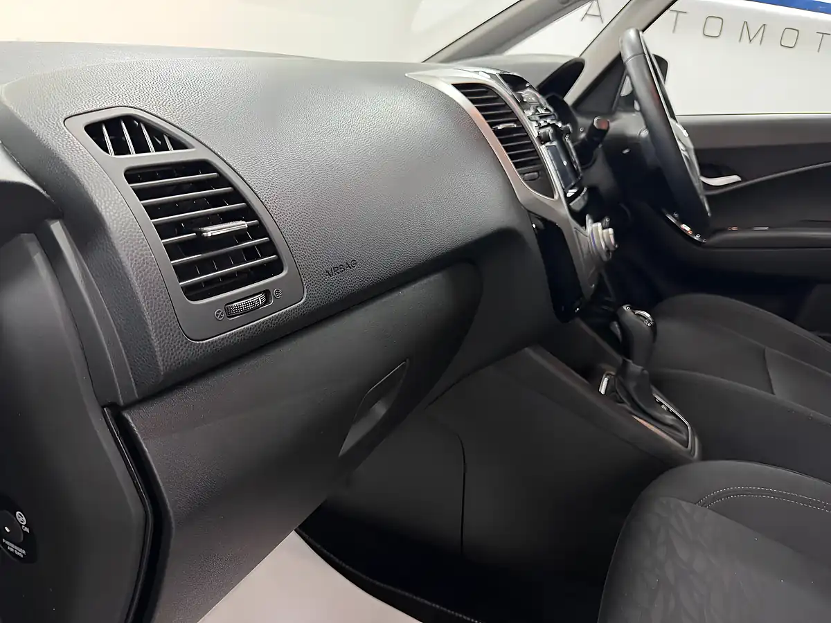 Used 2019 Hyundai IX20 Se Nav Silver - Interior and Exterior details 17