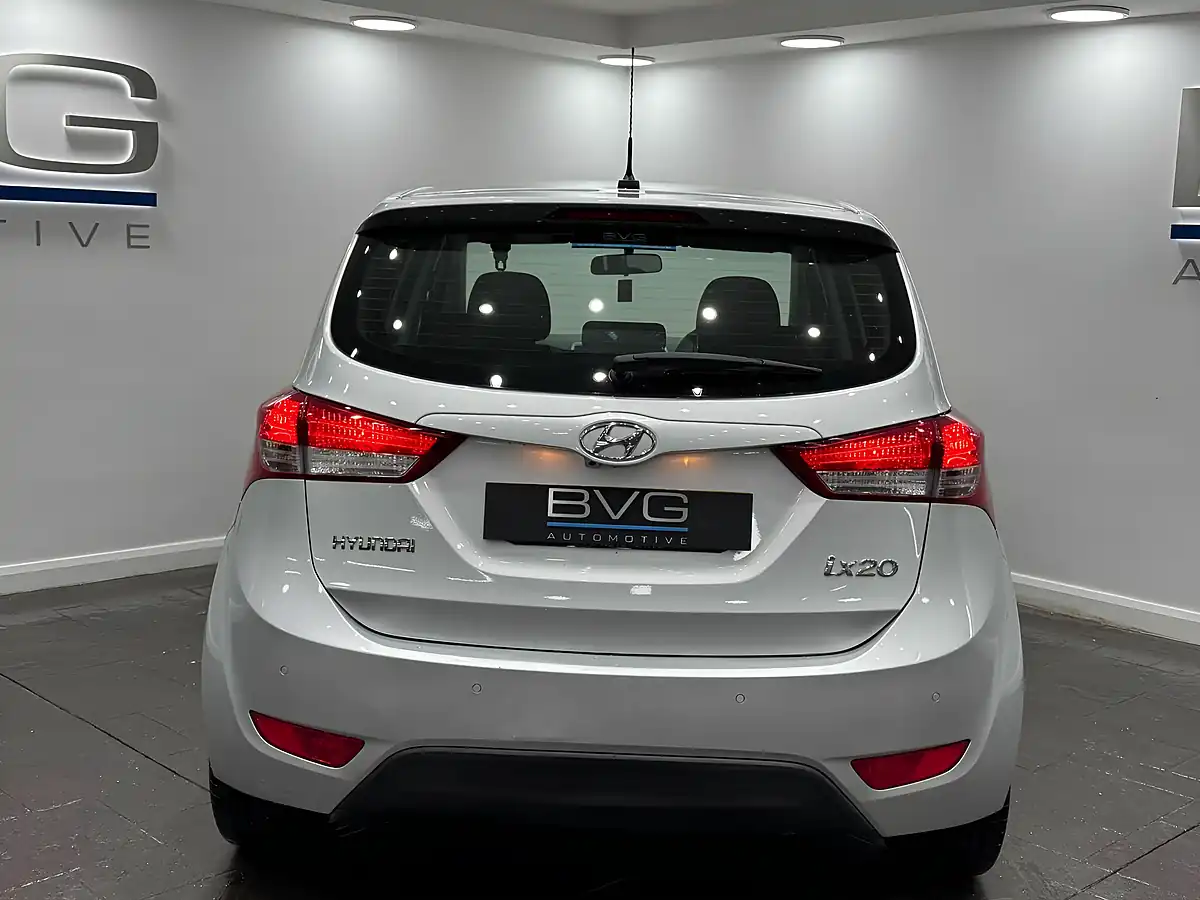 Used 2019 Hyundai IX20 Se Nav Silver - Interior and Exterior details 7