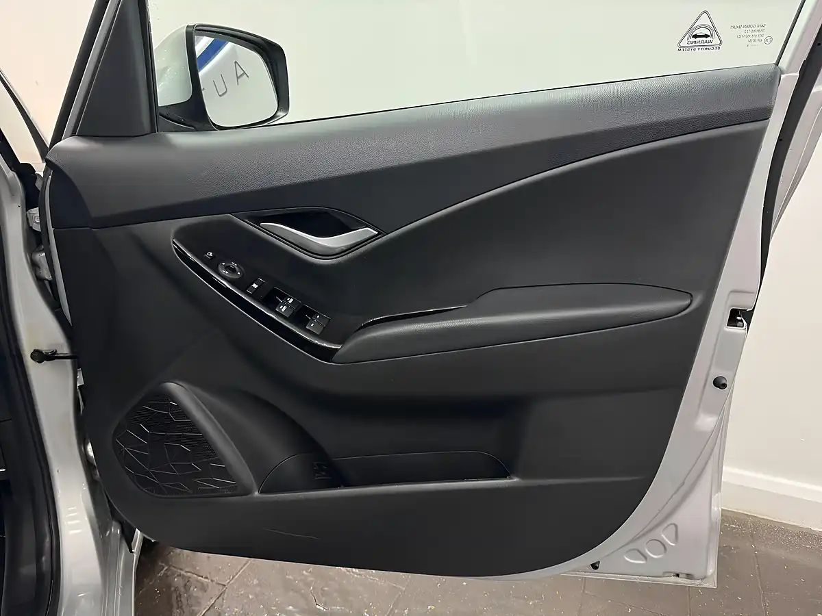 Used 2019 Hyundai IX20 Se Nav Silver - Interior and Exterior details 9