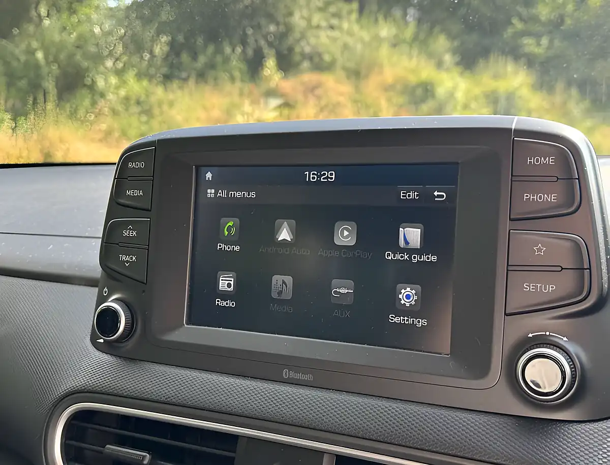 Used 2019 Hyundai Kona Play Chalk White - Interior and Exterior details 13