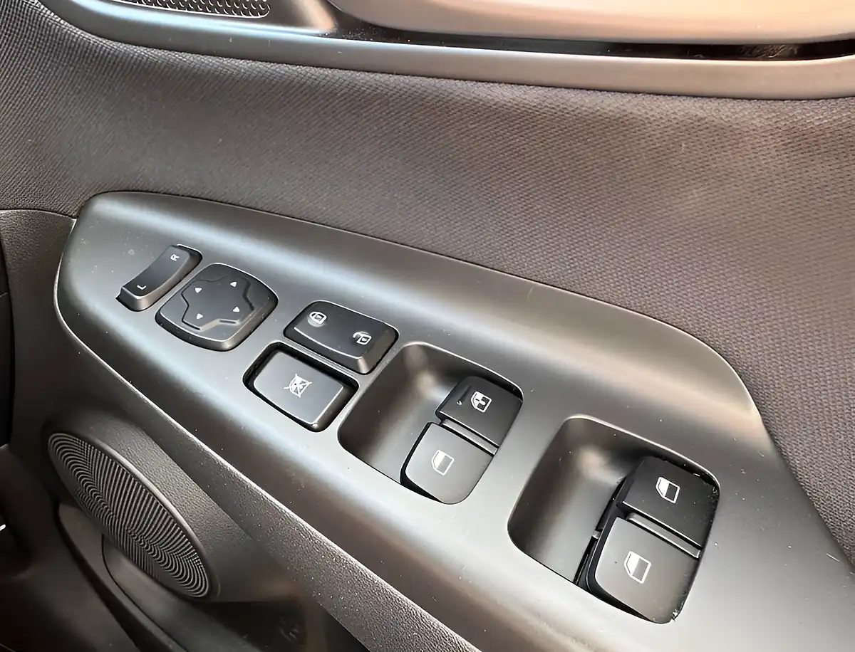 Used 2019 Hyundai Kona Play Chalk White - Interior and Exterior details 19