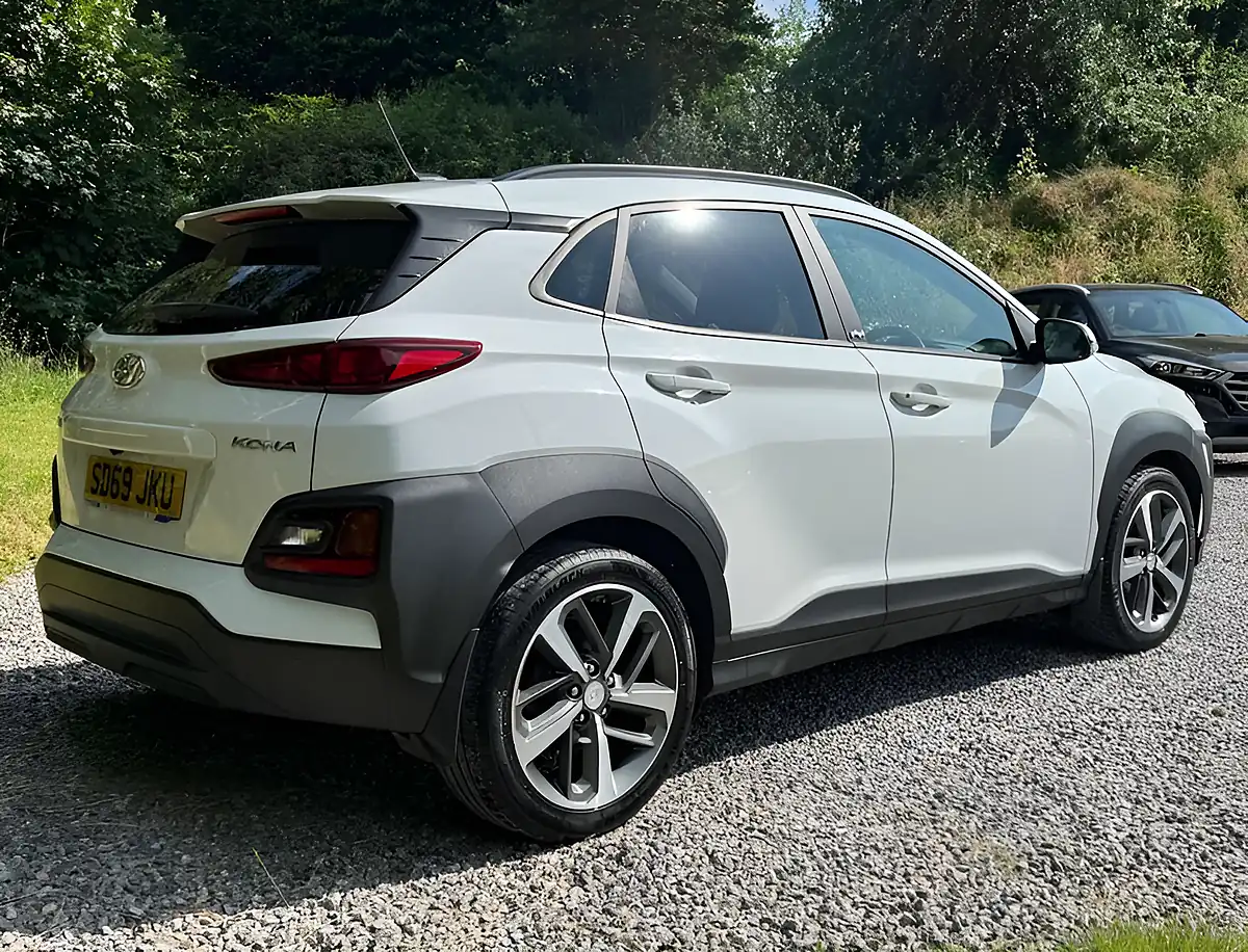 Used 2019 Hyundai Kona Play Chalk White - Interior and Exterior details 3