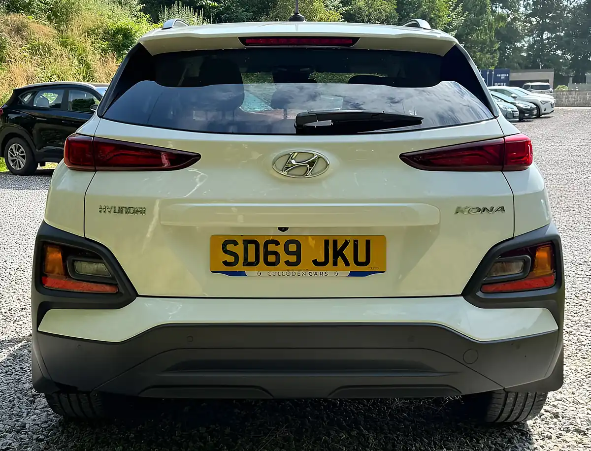 Used 2019 Hyundai Kona Play Chalk White - Interior and Exterior details 4