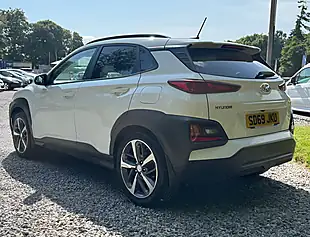 Used 2019 Hyundai Kona Play Chalk White - Interior and Exterior details 5