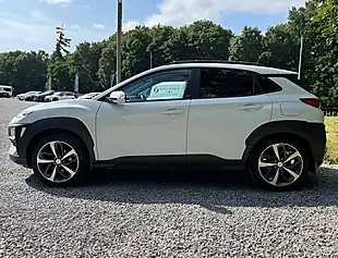 Used 2019 Hyundai Kona Play Chalk White - Interior and Exterior details 6