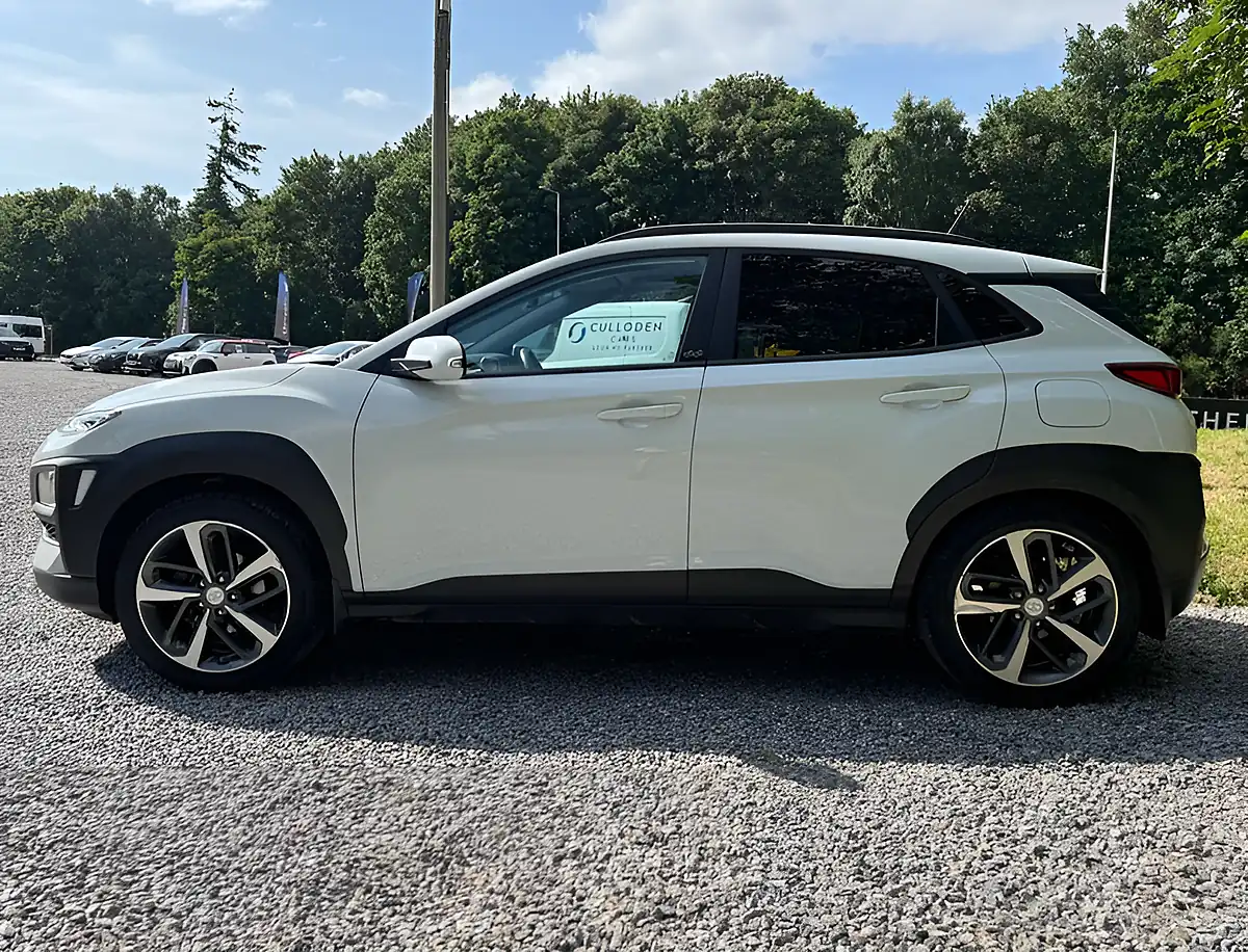 Used 2019 Hyundai Kona Play Chalk White - Interior and Exterior details 6
