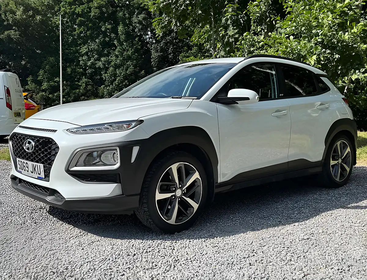 Used 2019 Hyundai Kona Play Chalk White - Interior and Exterior details 7