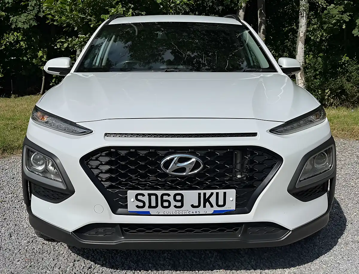 Used 2019 Hyundai Kona Play Chalk White - Interior and Exterior details 8