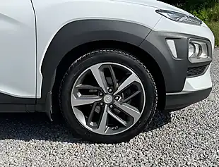 Used 2019 Hyundai Kona Play Chalk White - Interior and Exterior details 9