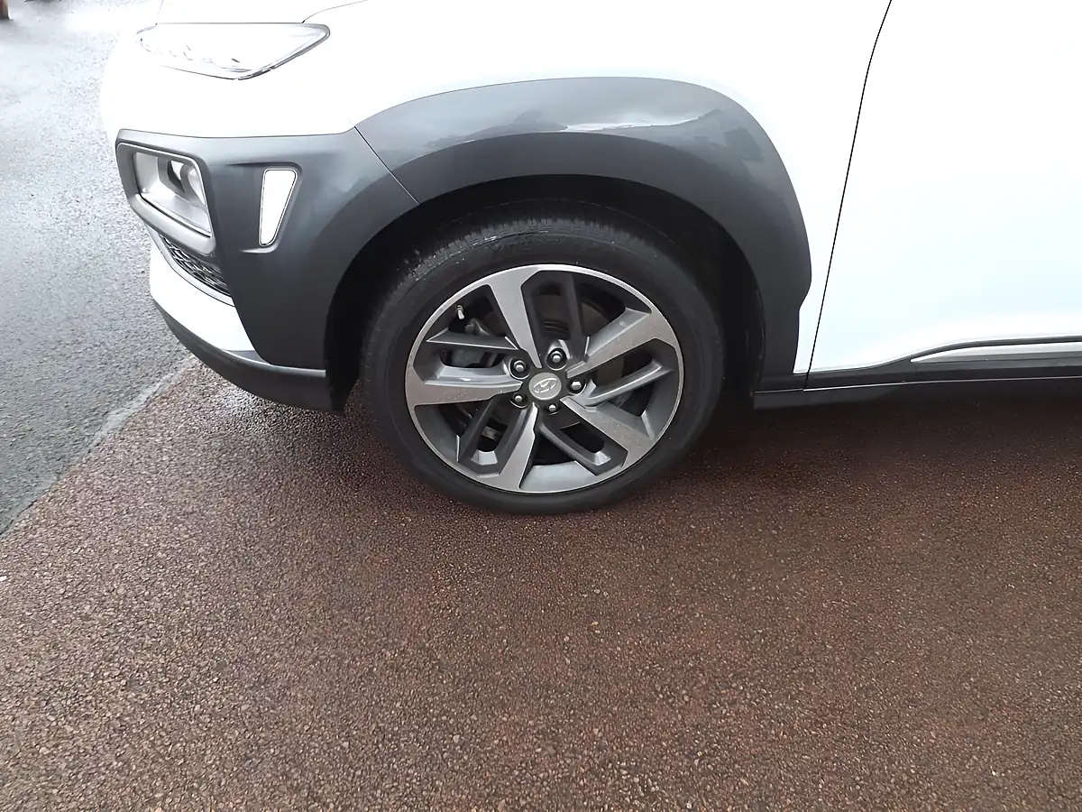Used 2019 Hyundai Kona Premium White - Interior and Exterior details 4