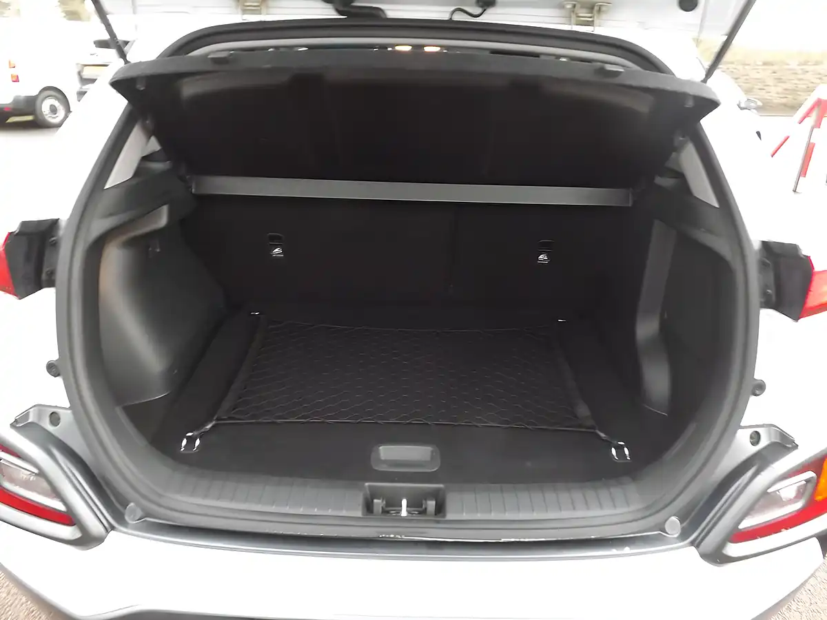 Used 2019 Hyundai Kona Premium White - Interior and Exterior details 9