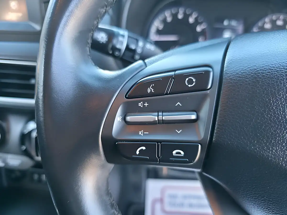 Used 2019 Hyundai Kona Se Black - Interior and Exterior details 8