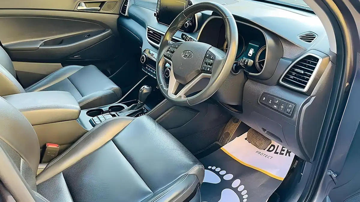 Used 2019 Hyundai Tucson Premium Grey - Interior and Exterior details 6