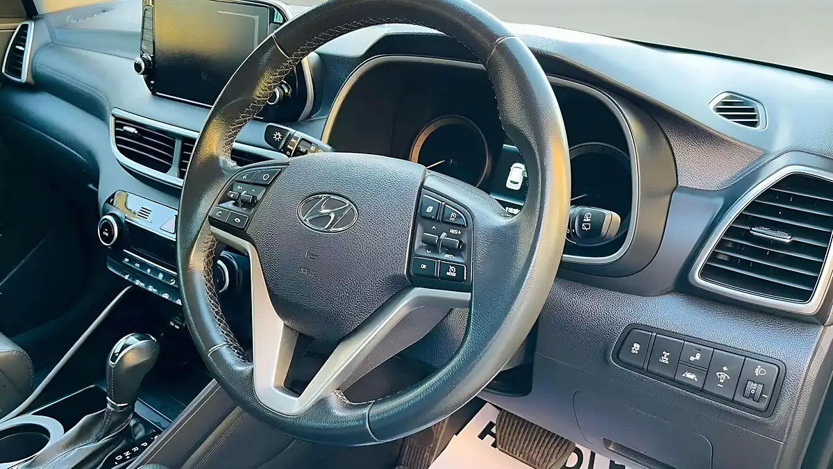 Used 2019 Hyundai Tucson Premium Grey - Interior and Exterior details 8