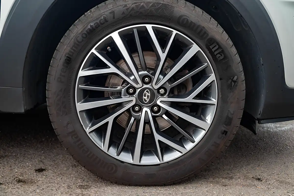 Used 2019 Hyundai Tucson Premium Platinum Silver - Interior and Exterior details 10