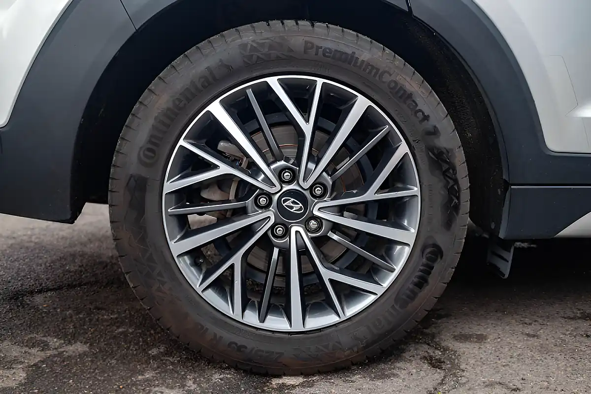 Used 2019 Hyundai Tucson Premium Platinum Silver - Interior and Exterior details 12