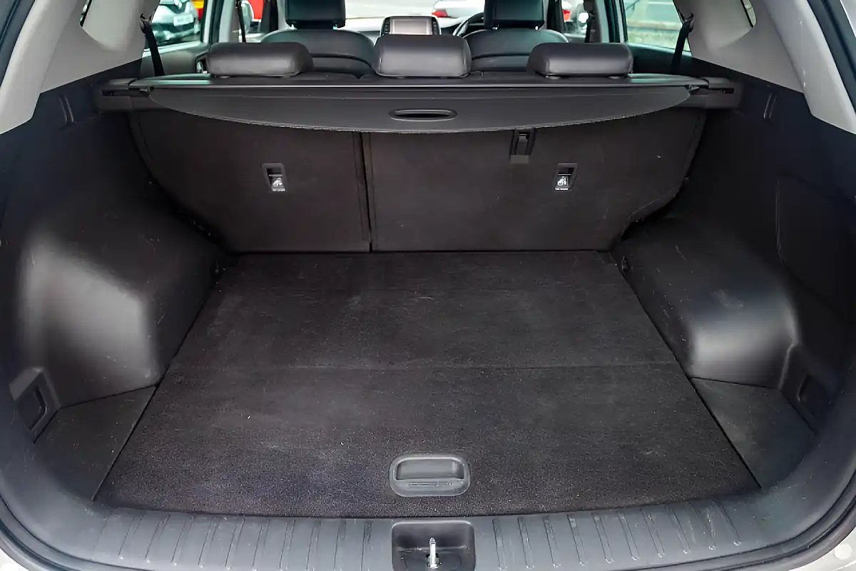 Used 2019 Hyundai Tucson Premium Platinum Silver - Interior and Exterior details 13
