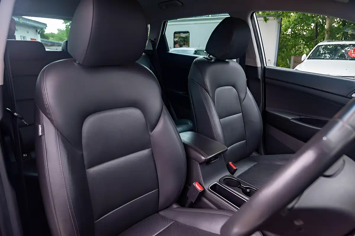 Used 2019 Hyundai Tucson Premium Platinum Silver - Interior and Exterior details 14