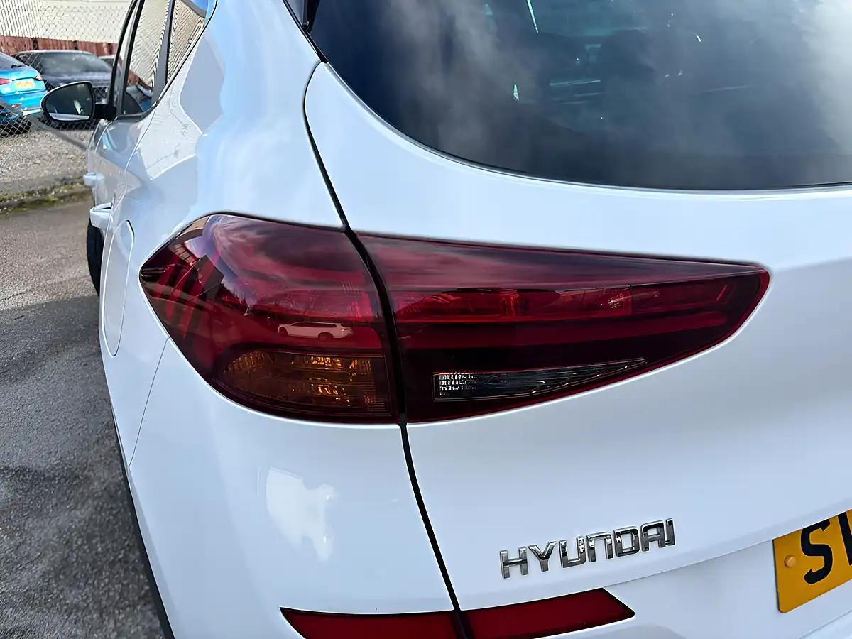 Used 2019 Hyundai Tucson Premium Polar White - Interior and Exterior details 17
