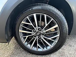 Used 2019 Hyundai Tucson Premium Polar White - Interior and Exterior details 18