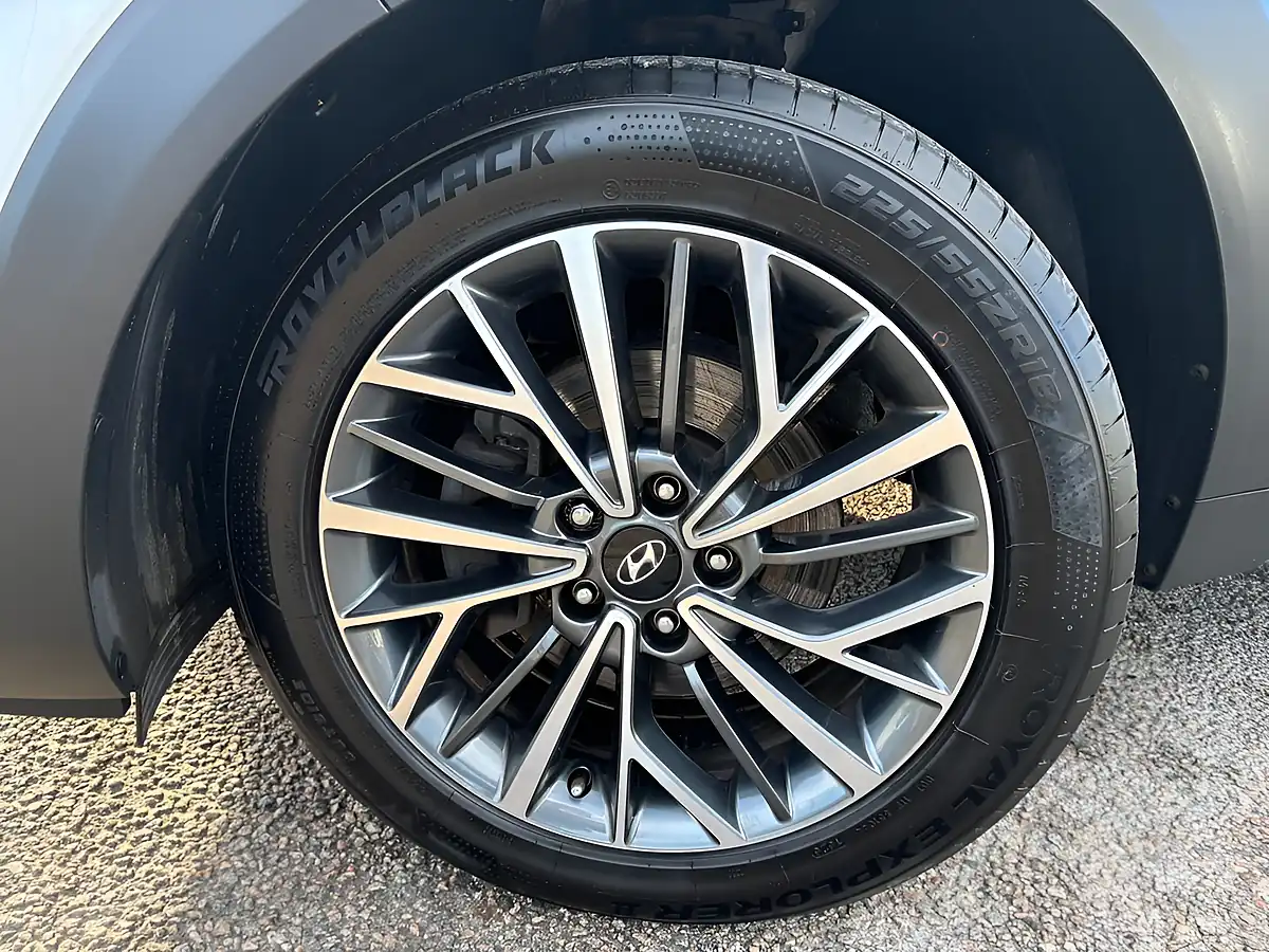 Used 2019 Hyundai Tucson Premium Polar White - Interior and Exterior details 18