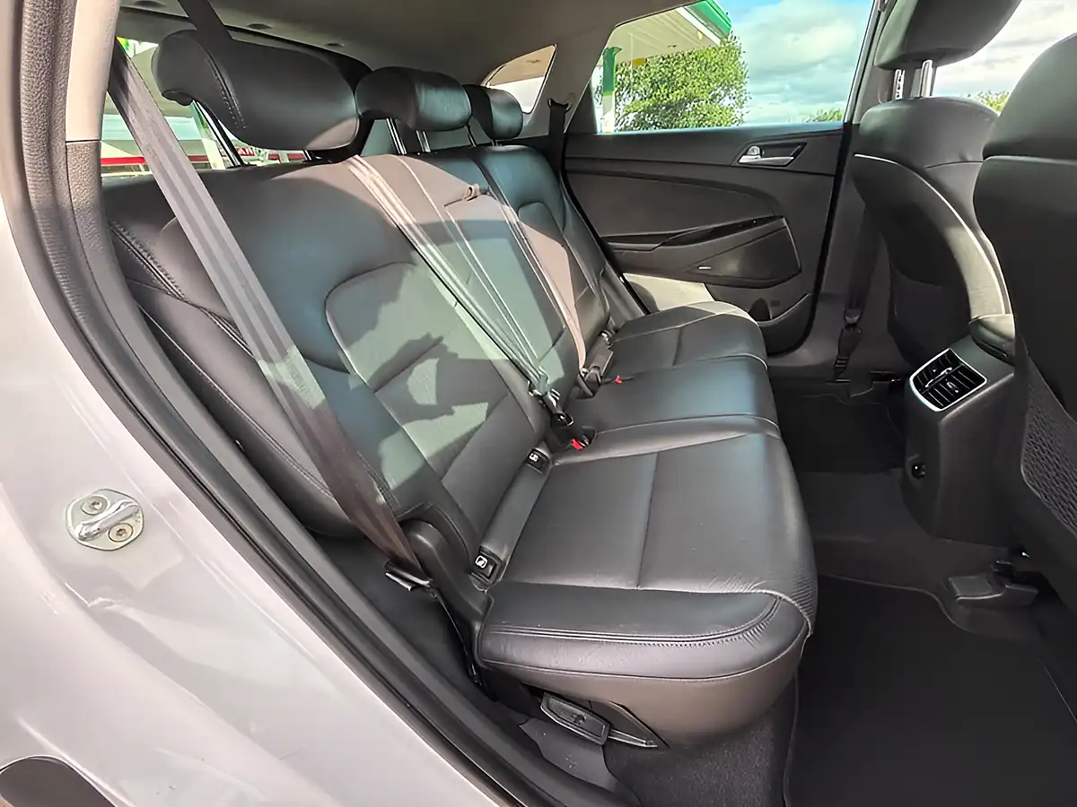 Used 2019 Hyundai Tucson Premium White - Interior and Exterior details 11
