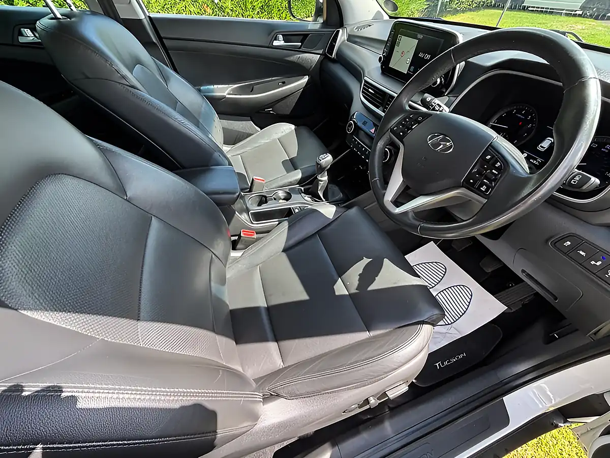 Used 2019 Hyundai Tucson Premium White - Interior and Exterior details 12