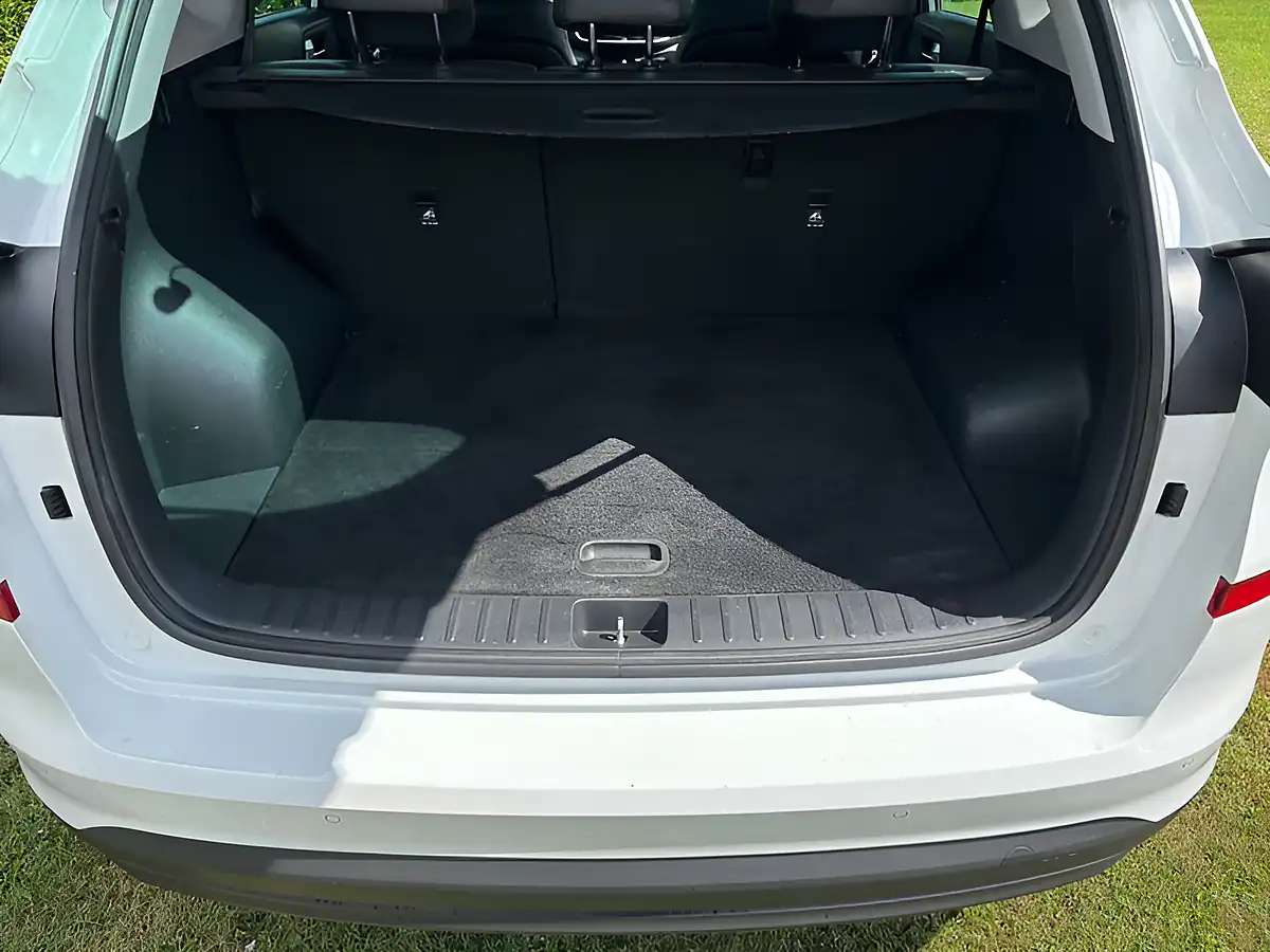 Used 2019 Hyundai Tucson Premium White - Interior and Exterior details 7