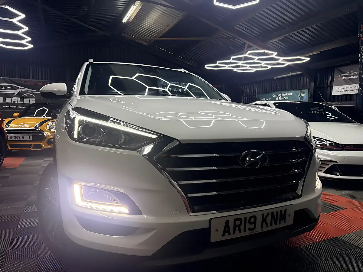 Used 2019 Hyundai Tucson Premium White - Front View