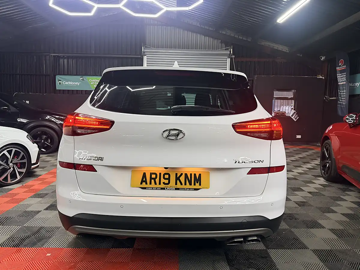 Used 2019 Hyundai Tucson Premium White - Interior and Exterior details 11