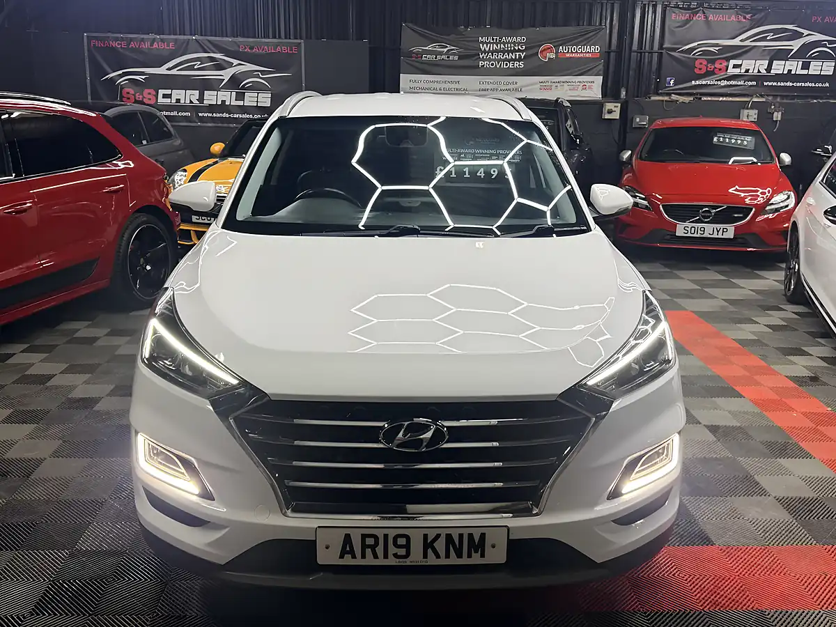 Used 2019 Hyundai Tucson Premium White - Interior and Exterior details 12