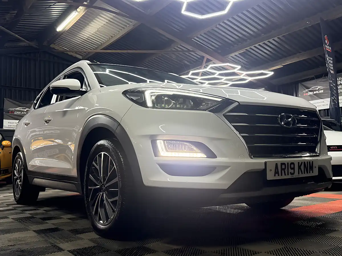 Used 2019 Hyundai Tucson Premium White - Interior and Exterior details 13