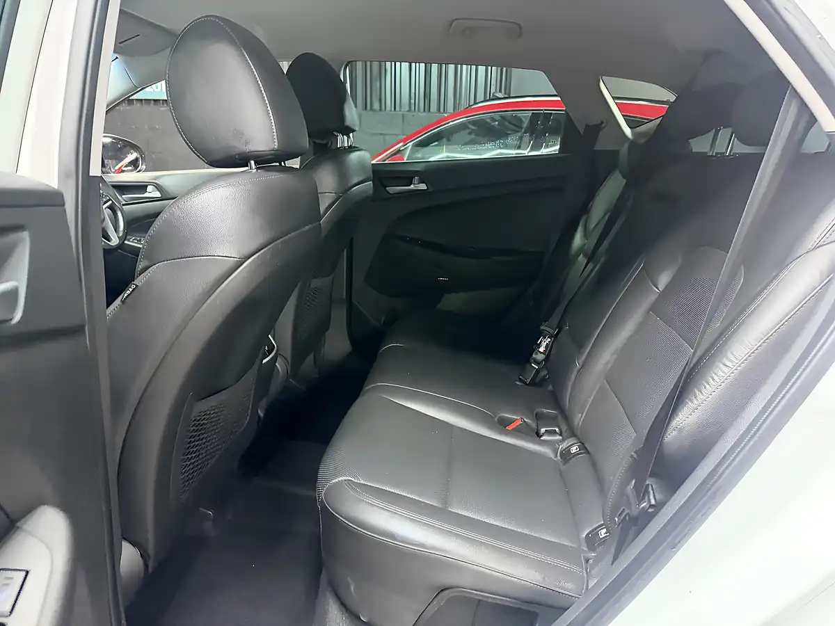 Used 2019 Hyundai Tucson Premium White - Interior and Exterior details 17