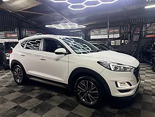 Used 2019 Hyundai Tucson Premium White - Interior and Exterior details 3