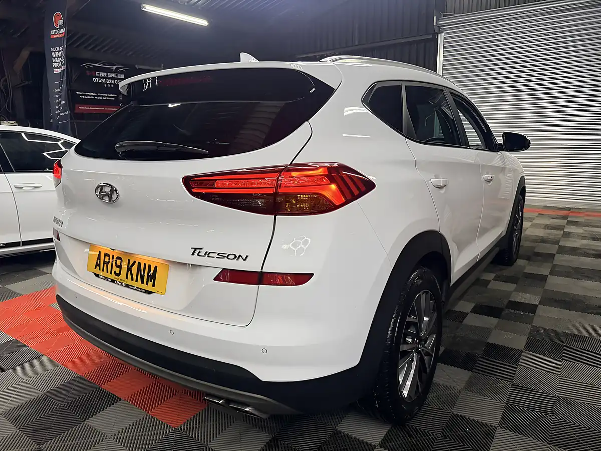 Used 2019 Hyundai Tucson Premium White - Interior and Exterior details 5