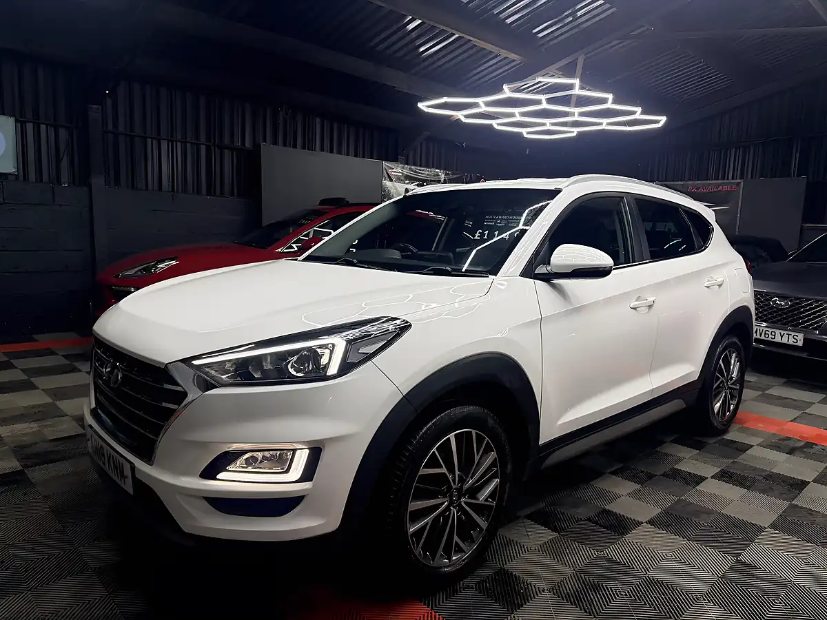 Used 2019 Hyundai Tucson Premium White - Interior and Exterior details 6