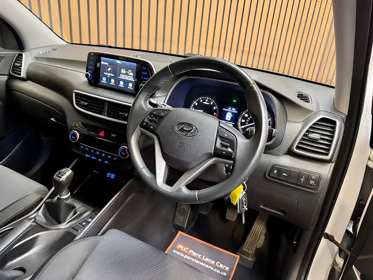 Used 2019 Hyundai Tucson S Connect Polar White - Interior and Exterior details 12