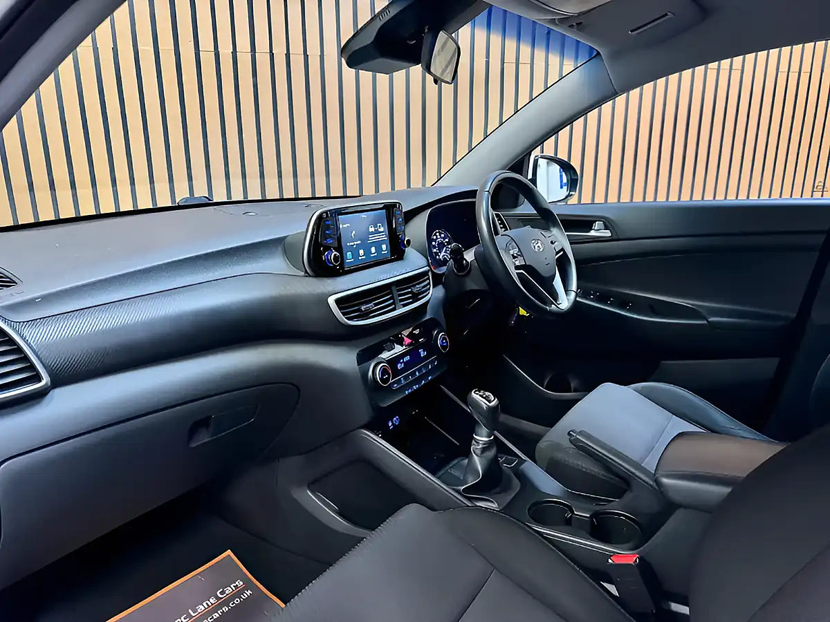 Used 2019 Hyundai Tucson S Connect Polar White - Interior and Exterior details 17