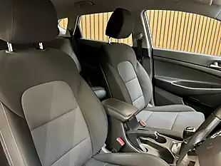 Used 2019 Hyundai Tucson S Connect Polar White - Interior and Exterior details 18
