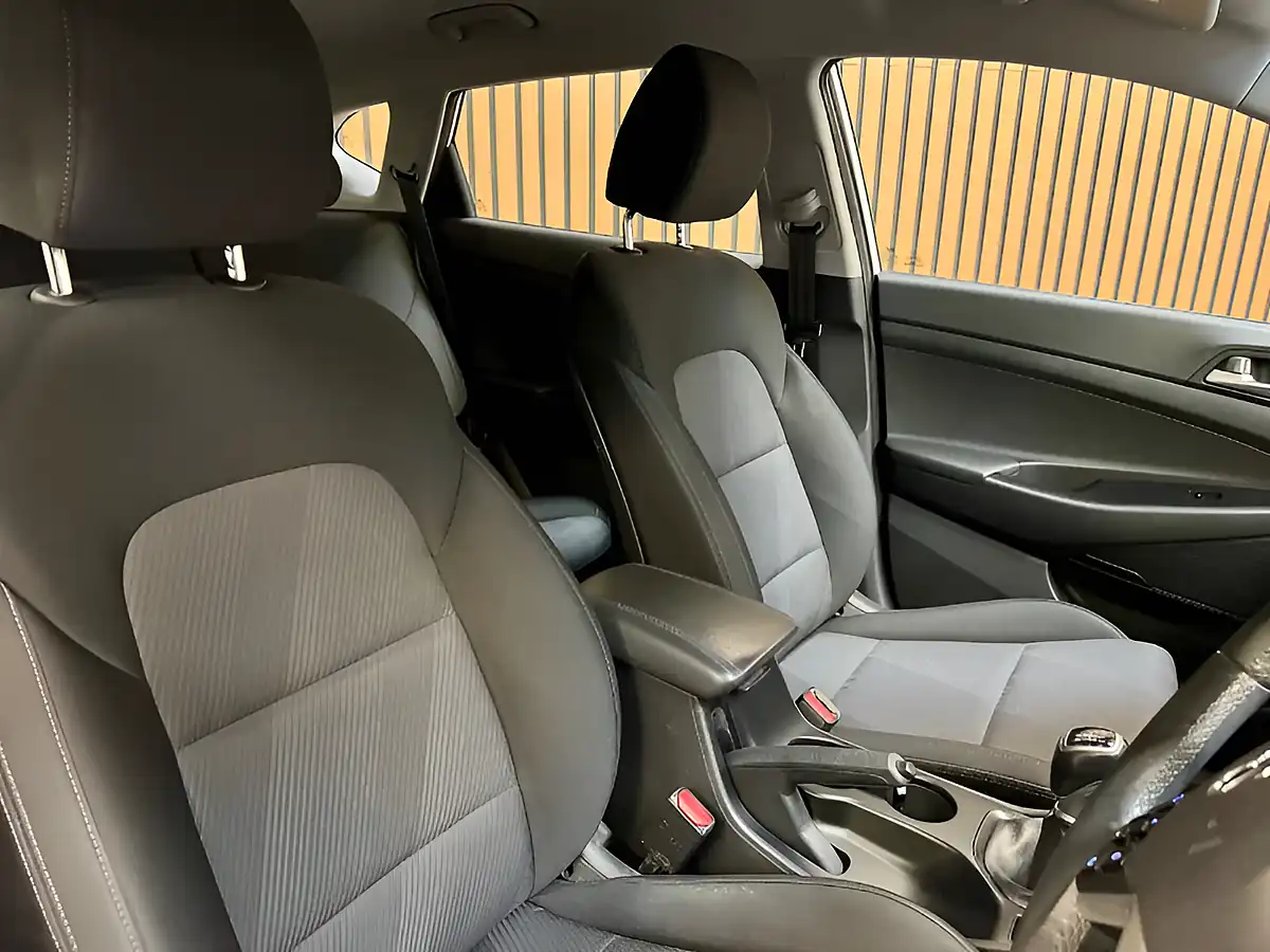 Used 2019 Hyundai Tucson S Connect Polar White - Interior and Exterior details 18