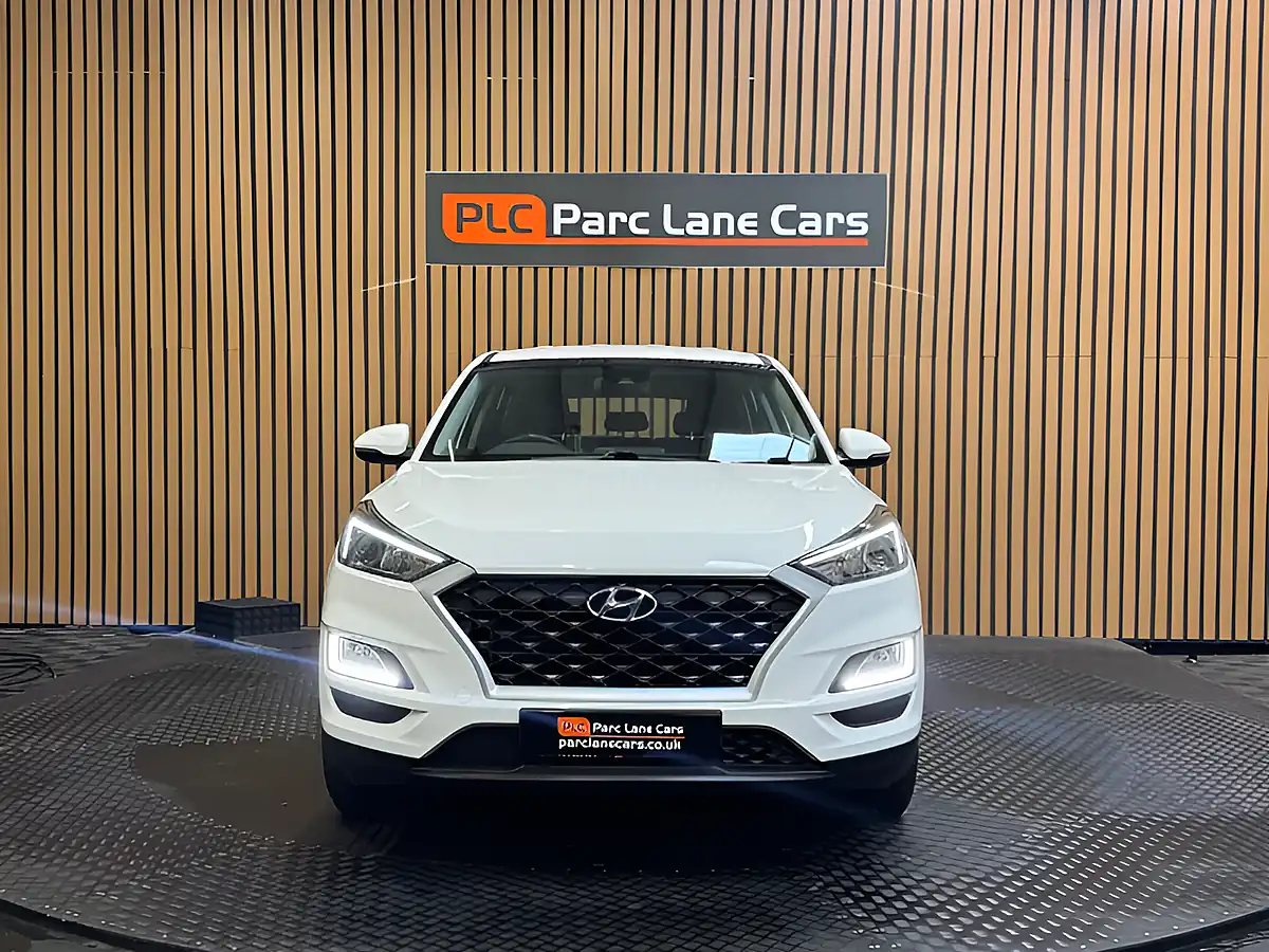 Used 2019 Hyundai Tucson S Connect Polar White - Interior and Exterior details 8