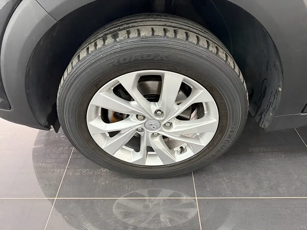 Used 2019 Hyundai Tucson Se Nav Black - Interior and Exterior details 16