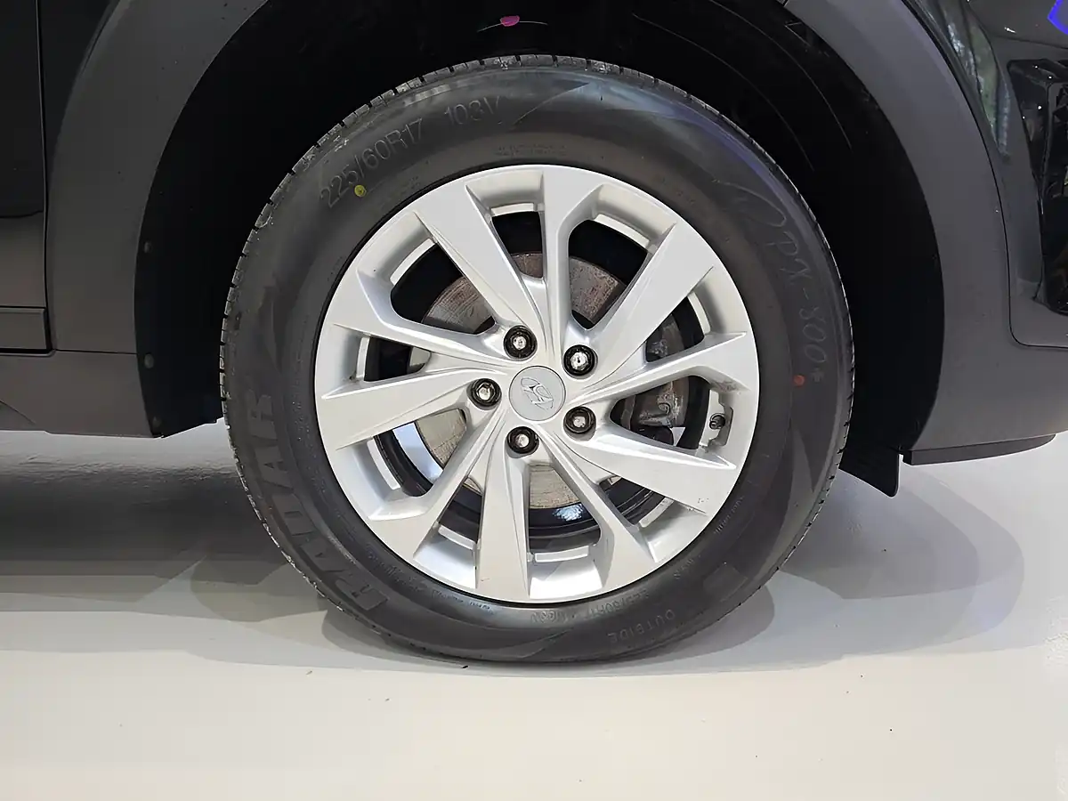 Used 2019 Hyundai Tucson Se Nav Black - Interior and Exterior details 8