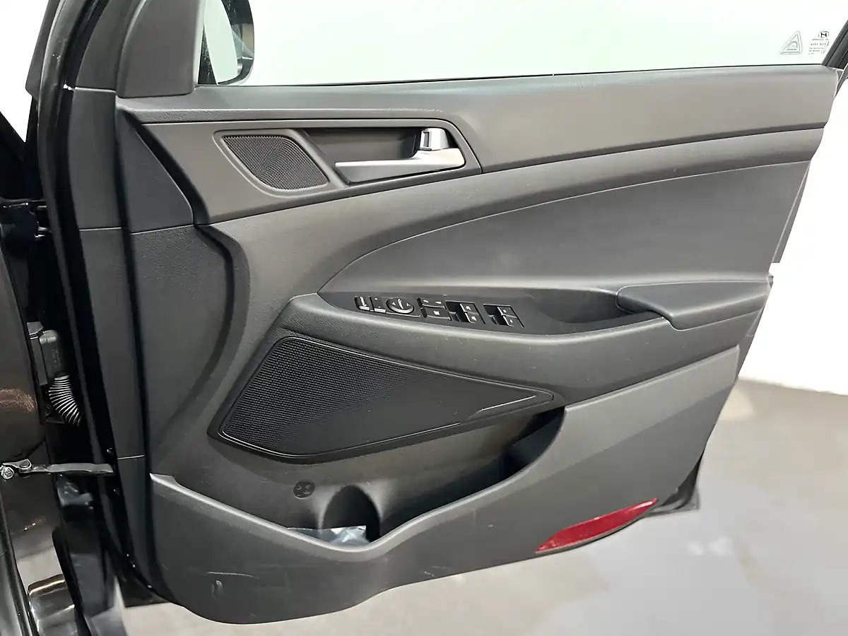 Used 2019 Hyundai Tucson Se Nav Black - Interior and Exterior details 11