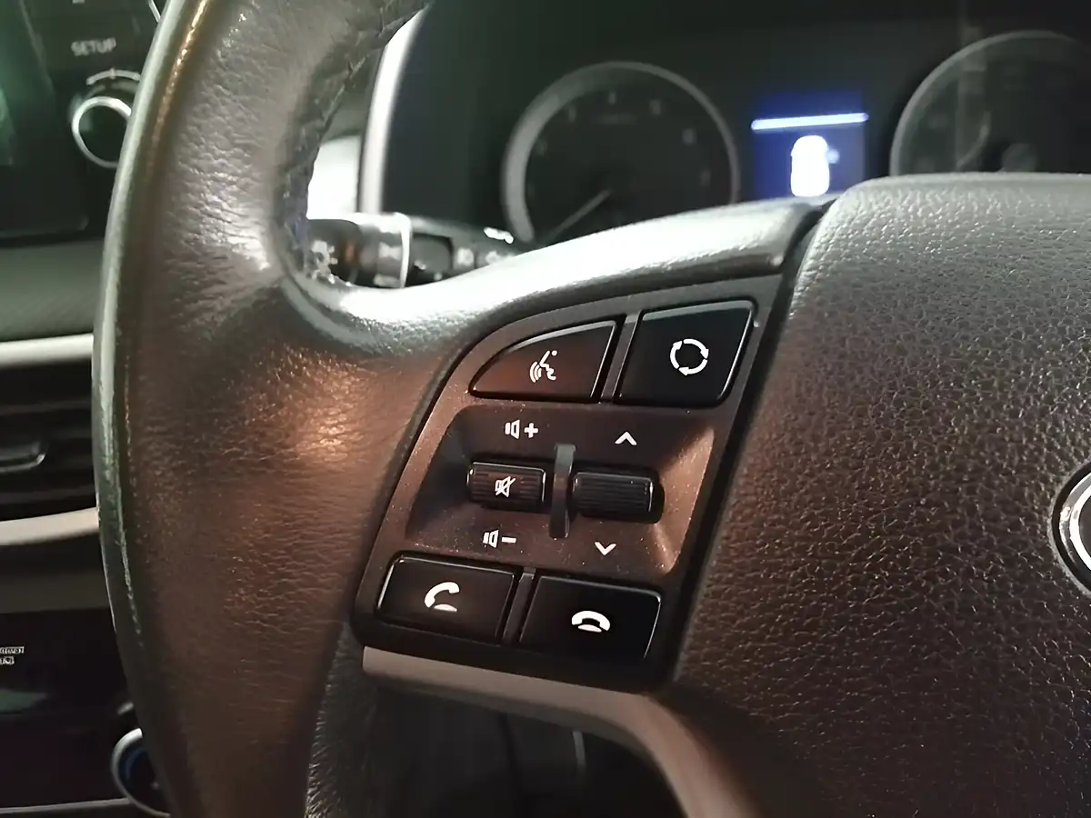 Used 2019 Hyundai Tucson Se Nav Black - Interior and Exterior details 8