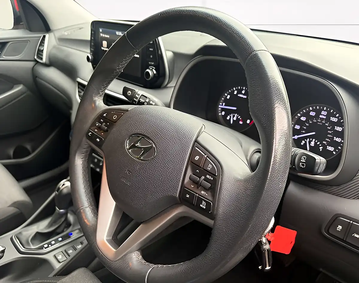 Used 2019 Hyundai Tucson Se Nav Fiery Red - Interior and Exterior details 10