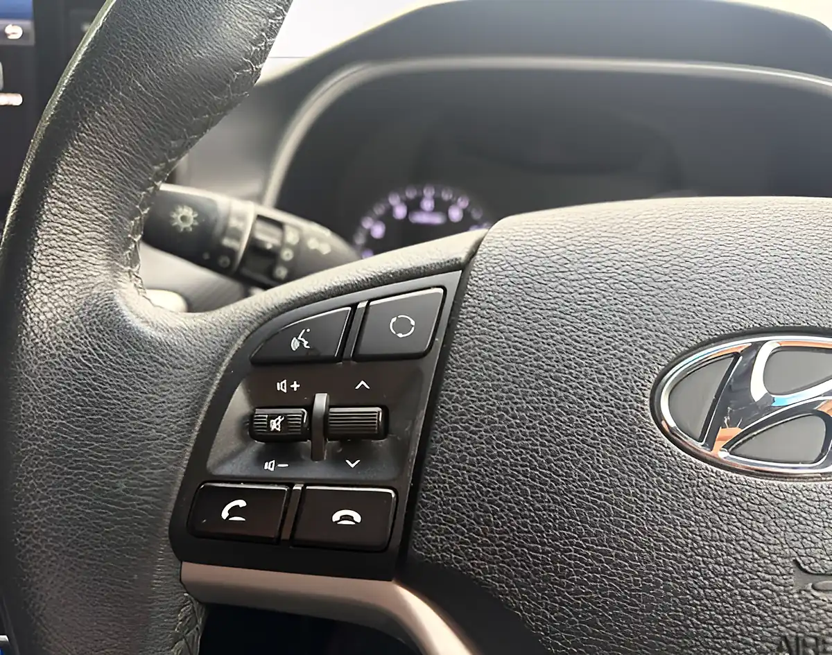Used 2019 Hyundai Tucson Se Nav Fiery Red - Interior and Exterior details 16
